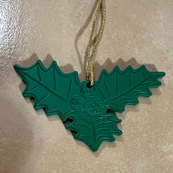 VIP 2022 Louis Vuitton Emerald Holly Ornament - Picture 1 of 2
